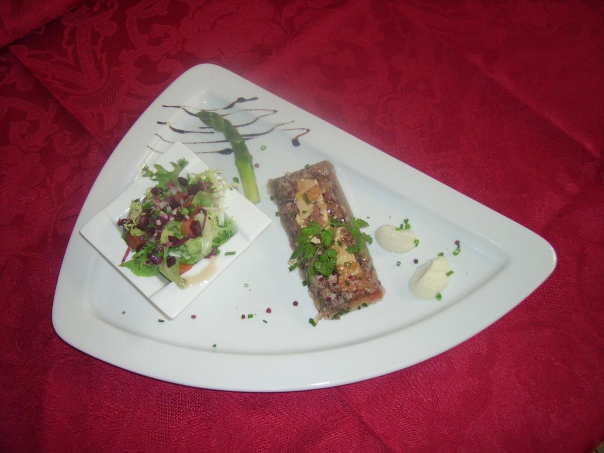Hotel De Bourgogne La Clayette Екстер'єр фото