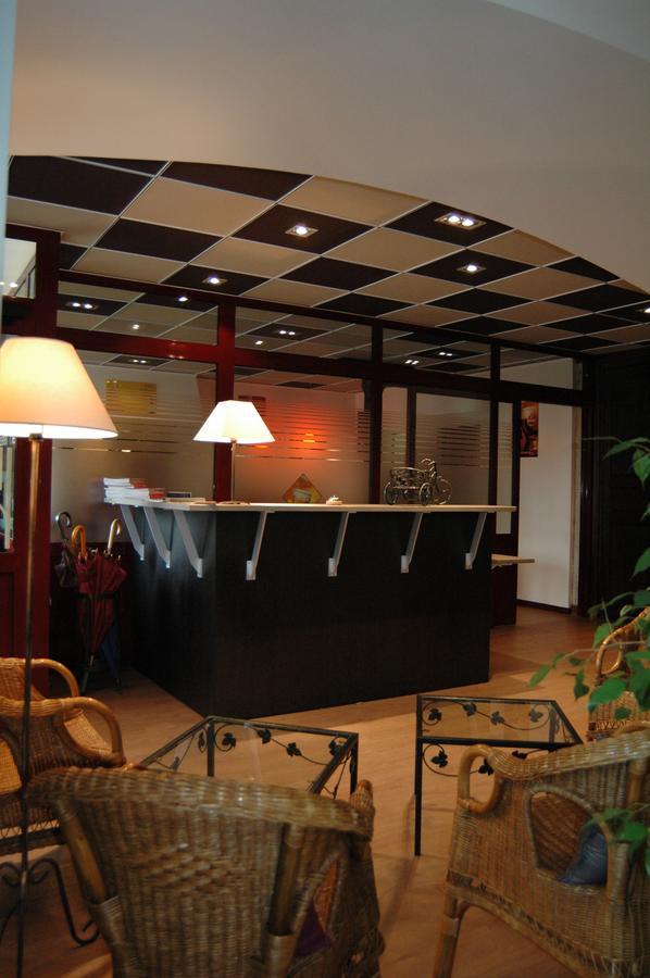 Hotel De Bourgogne La Clayette Екстер'єр фото
